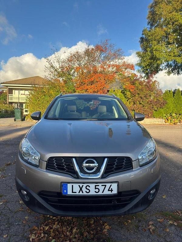 Brun Begagnad 2013 Nissan Qashqai +2 SUV | 79 900 kr (Lite dyr) - Bild 1/4