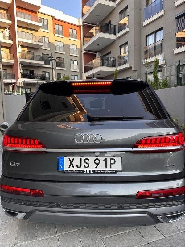 Grå Begagnad 2020 Audi Q7 S-Line SUV | 560 000 kr (Marknadspris) - Bild 1/4