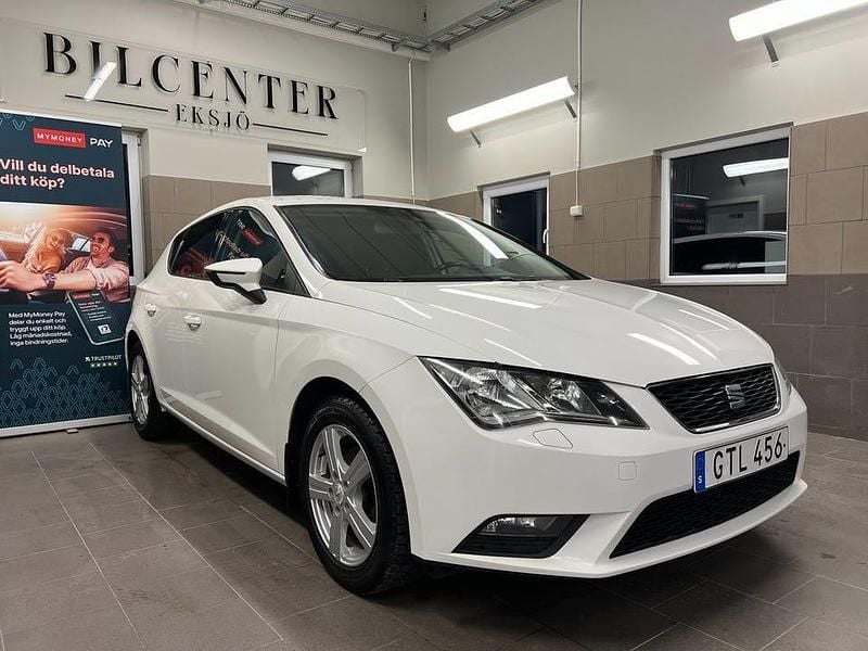 Vit Begagnad 2015 Seat Leon Style Halvkombi | 67 900 kr (Marknadspris) - Bild 1/4