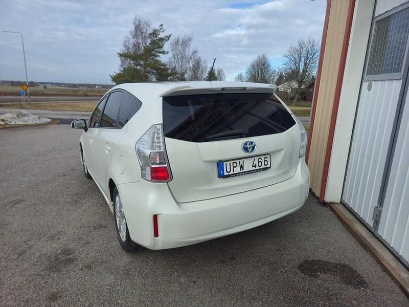 Begagnad Toyota Prius+ 136 HK (100 kW) 2012 Vit Minibuss
