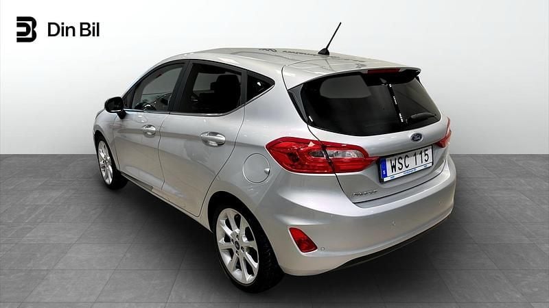 Begagnad Ford Fiesta Titanium 101 HK (74 kW) 2017 Grå Halvkombi