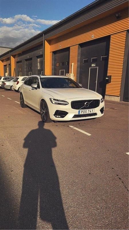 Vit Begagnad 2018 Volvo V90 R-Design Kombi | 320 000 kr (Marknadspris) - Bild 1/4