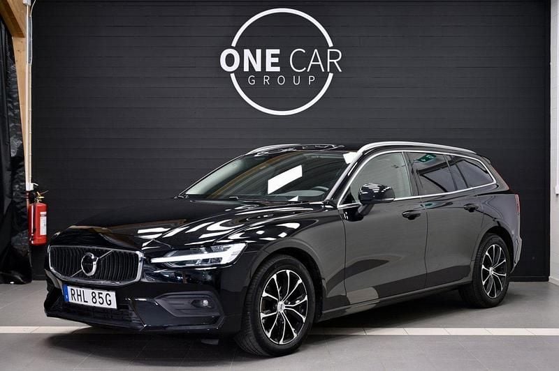 Svart Begagnad 2021 Volvo V60 Momentum Kombi | 299 700 kr (Bra pris) - Bild 1/4