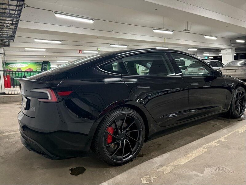 Svart Begagnad 2024 Tesla Model 3 Performance Sedan | 585 000 kr - Bild 1/4