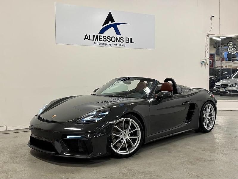 Grön Begagnad 2022 Porsche 718 Spyder Cab | 2 100 000 kr - Bild 1/4