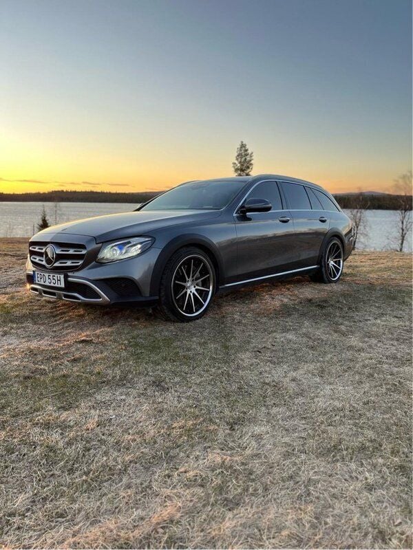 Grå Begagnad 2020 Mercedes E400 Avantgarde Kombi | 439 900 kr (Marknadspris) - Bild 1/4