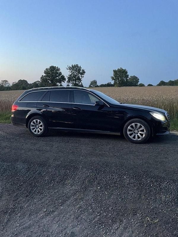 Svart Begagnad 2016 Mercedes E220 Kombi | 186 000 kr (Bra pris) - Bild 1/4