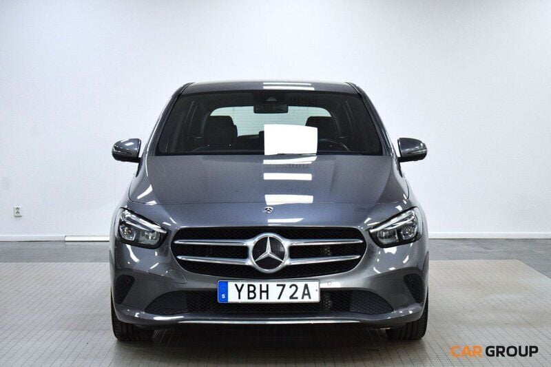 Mörkgrå (grå) Begagnad 2019 Mercedes B180 Minibuss | 214 900 kr (Bra pris) - Bild 1/4
