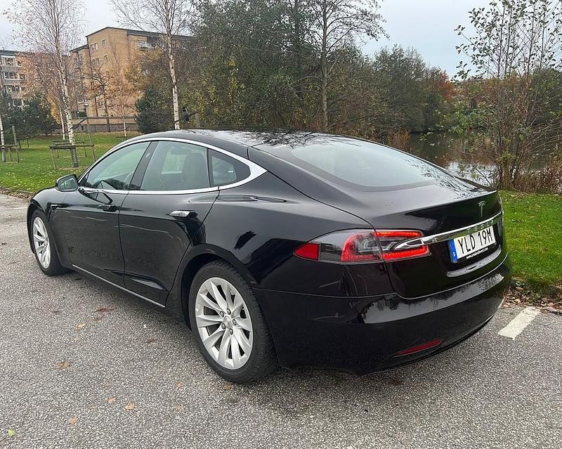 Begagnad Tesla Model S 386 kW (525 HK) 2019 Svart Halvkombi