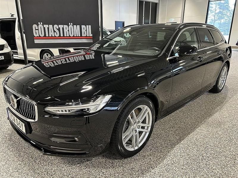 Begagnad Volvo V90 Momentum 197 HK (144 kW) 2022 Svart med klarlack Kombi