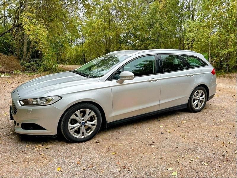 Grå Begagnad 2015 Ford Mondeo Trend Kombi | 95 000 kr (Marknadspris) - Bild 1/4