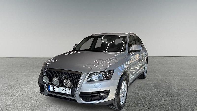 Silver Begagnad 2011 Audi Q5 Design SUV | 115 000 kr (Bra pris) - Bild 1/4