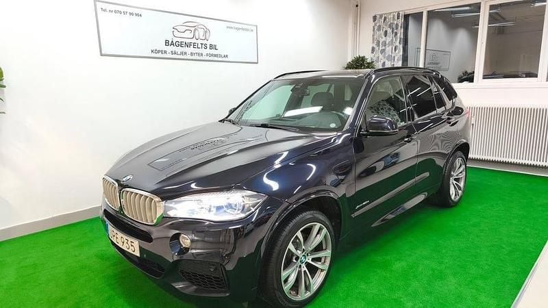Mörkblå Begagnad 2017 BMW X5 M Sport SUV | 335 900 kr - Bild 1/4