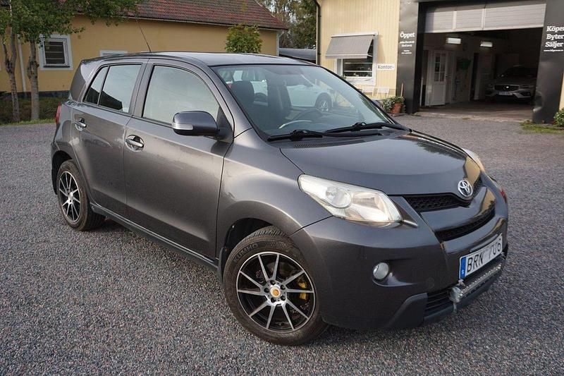 Mörkgrå Begagnad 2009 Toyota Urban Cruiser SUV | 59 900 kr (Marknadspris) - Bild 1/4