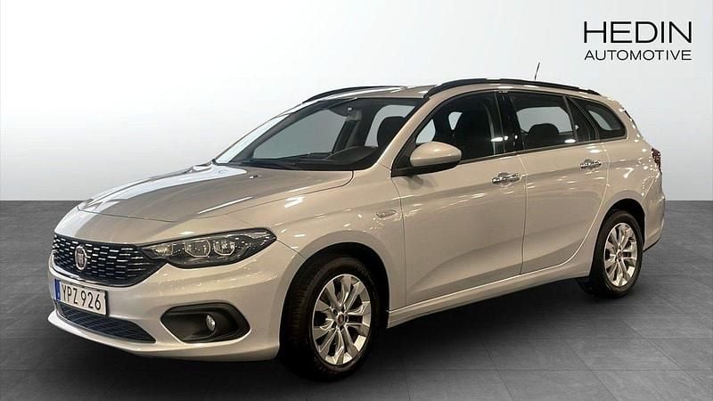 Grå (grey) Begagnad 2018 Fiat Tipo Lounge Kombi | 109 000 kr (Marknadspris) - Bild 1/4