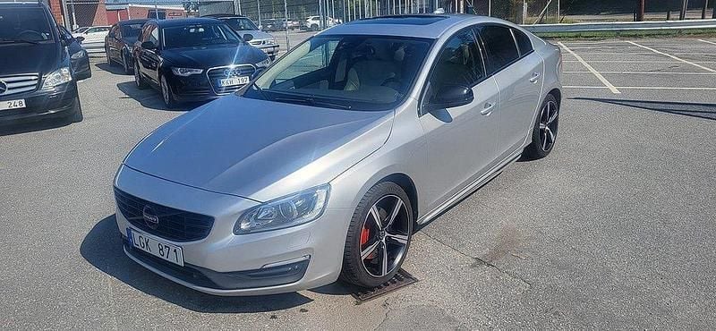 Silver Begagnad 2014 Volvo S60 Summum Sedan | 159 900 kr (Marknadspris) - Bild 1/4