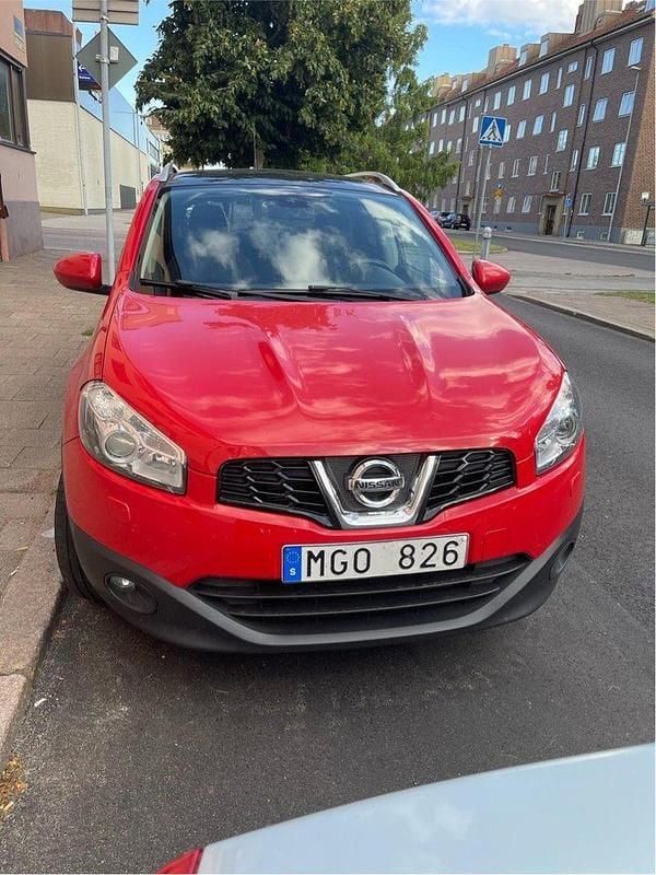 Röd Begagnad 2012 Nissan Qashqai SUV | 90 000 kr (Marknadspris) - Bild 1/4