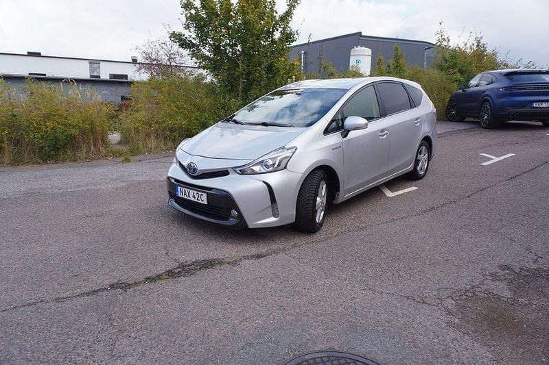Silver Begagnad 2020 Toyota Prius+ Minibuss | 169 898 kr (Dyr) - Bild 1/4