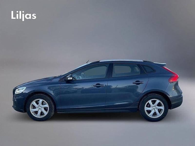 Begagnad Volvo V40 150 HK (110 kW) 2019 Blå Halvkombi