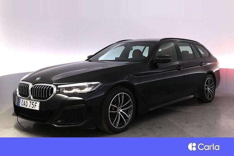 Svart Begagnad 2021 BMW 530e M Sport Kombi | 409 900 kr (Marknadspris) - Bild 1/4