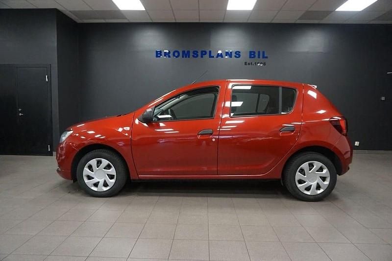 Vinröd Begagnad 2020 Dacia Sandero Halvkombi | 74 500 kr - Bild 1/4