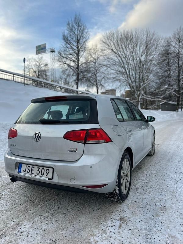 Begagnad VW Golf VII 105 HK (77 kW) 2015