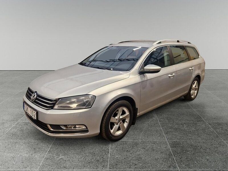 Silver Begagnad 2010 VW Passat S Kombi | 74 900 kr - Bild 1/4