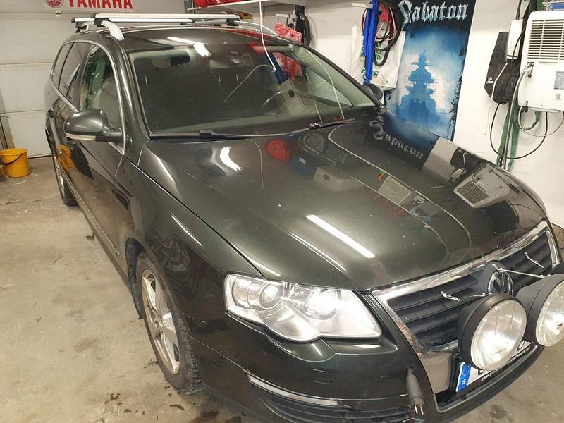 Grön Begagnad 2008 VW Passat Sportline Kombi | 29 000 kr (Marknadspris) - Bild 1/4