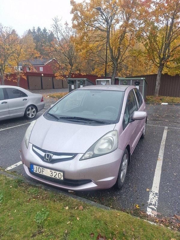 Röd Begagnad 2009 Honda Jazz Halvkombi | 54 000 kr (Bra pris) - Bild 1/4