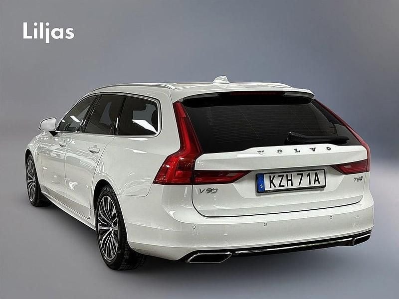 Begagnad Volvo V90 Momentum 392 HK (288 kW) 2020 Vit Kombi