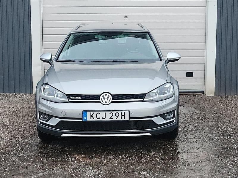 Silver Begagnad 2020 VW Golf Alltrack Kombi | 179 000 kr (Marknadspris) - Bild 1/4