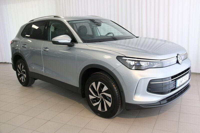 Silver Ny 2025 VW Tiguan SUV | 547 800 kr (Lite dyr) - Bild 1/4