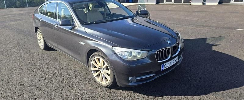 Grå Begagnad 2010 BMW 530 Gran Turismo Halvkombi | 80 000 kr (Superpris) - Bild 1/4