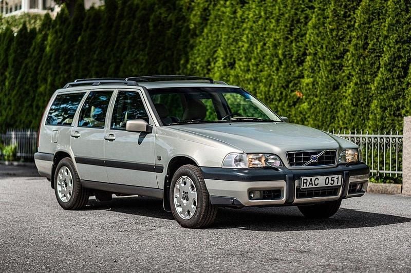 Ljusgrå Begagnad 1999 Volvo XC70 SUV | 1 000 kr - Bild 1/4