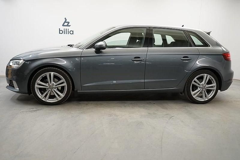 Begagnad Audi A3 Sportback Sport 150 HK (110 kW) 2019 Grå Halvkombi