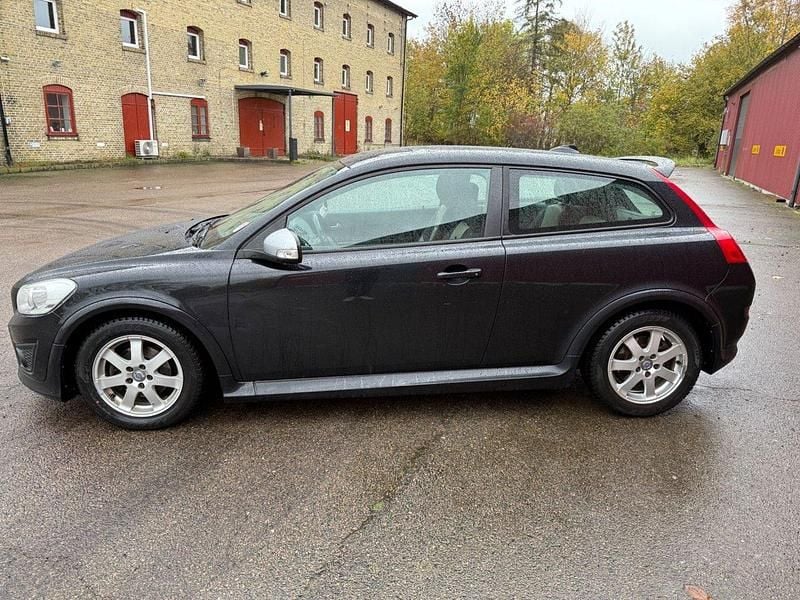 Svart Begagnad 2012 Volvo C30 R-Design Halvkombi | 59 900 kr (Marknadspris) - Bild 1/4