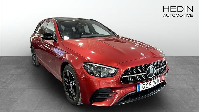 Begagnad Mercedes E300 AMG 306 HK (225 kW) 2021 Röd Kombi