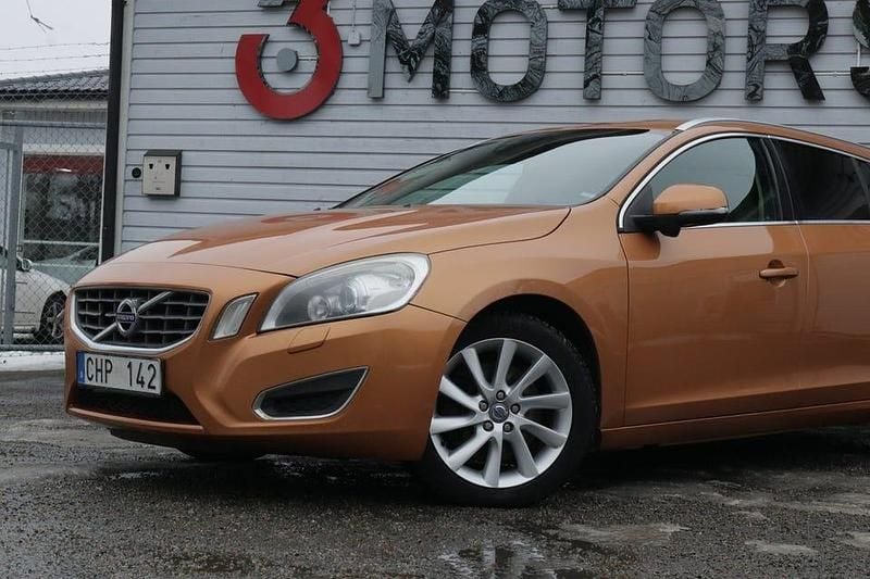 Begagnad Volvo V60 Summum 305 HK (224 kW) 2012 Brun Kombi