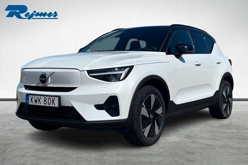 Vit (crystal vit metallic) Begagnad 2024 Volvo XC40 Plus SUV | 439 900 kr (Superpris) - Bild 1/4