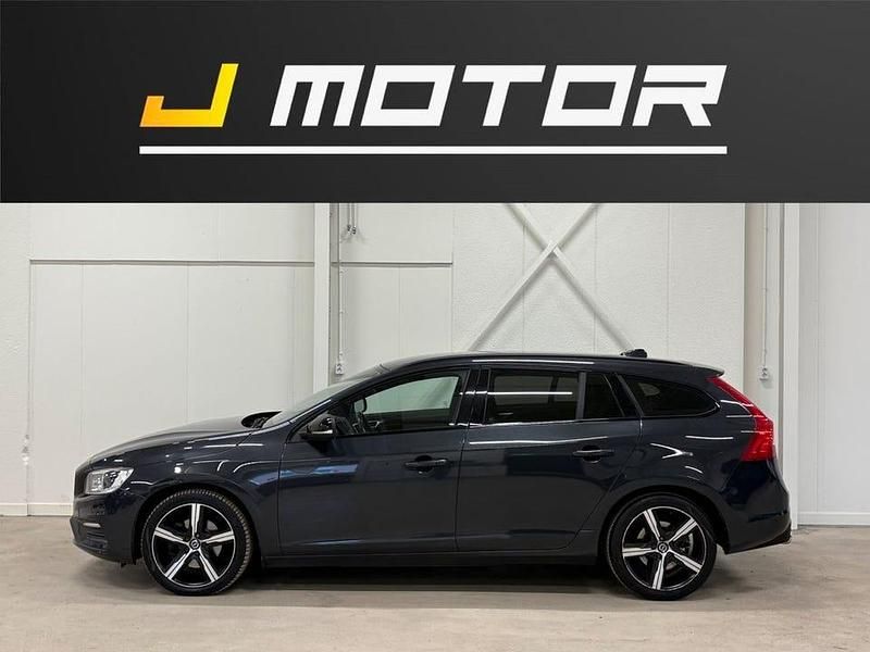 Begagnad Volvo V60 R-Design 150 HK (110 kW) 2018 Grå Kombi