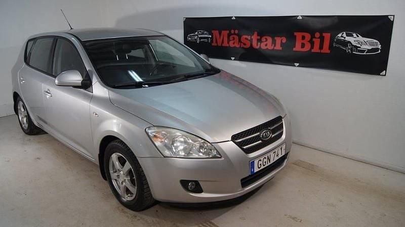Silver Begagnad 2007 Kia Ceed Halvkombi | 29 900 kr (Lite dyr) - Bild 1/4