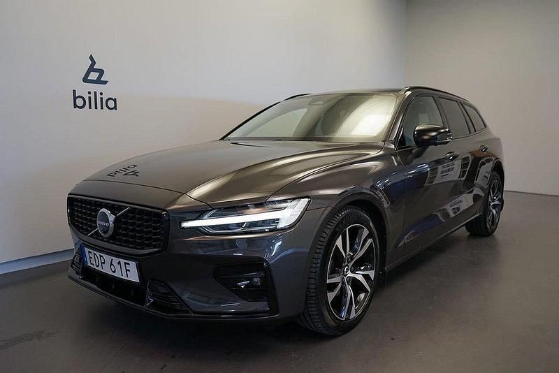 Grå Begagnad 2024 Volvo V60 Plus Kombi | 399 500 kr (Marknadspris) - Bild 1/3