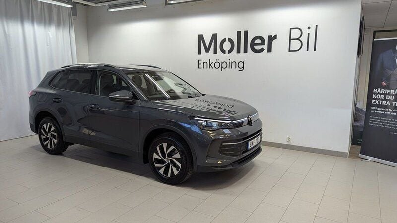 Mörkgrå Ny 2025 VW Tiguan Edition SUV | 547 800 kr (Marknadspris) - Bild 1/2
