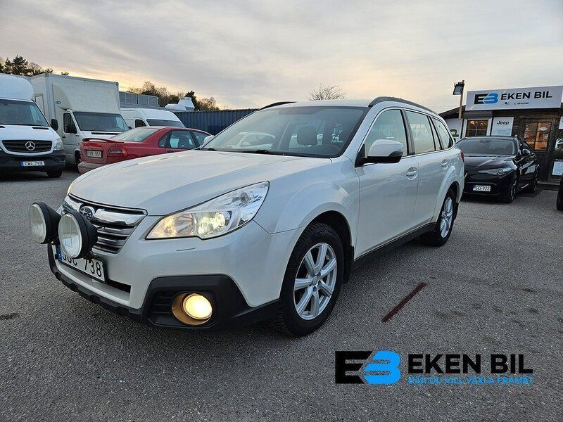 Vit Begagnad 2013 Subaru Outback SUV | 132 500 kr (Lite dyr) - Bild 1/3