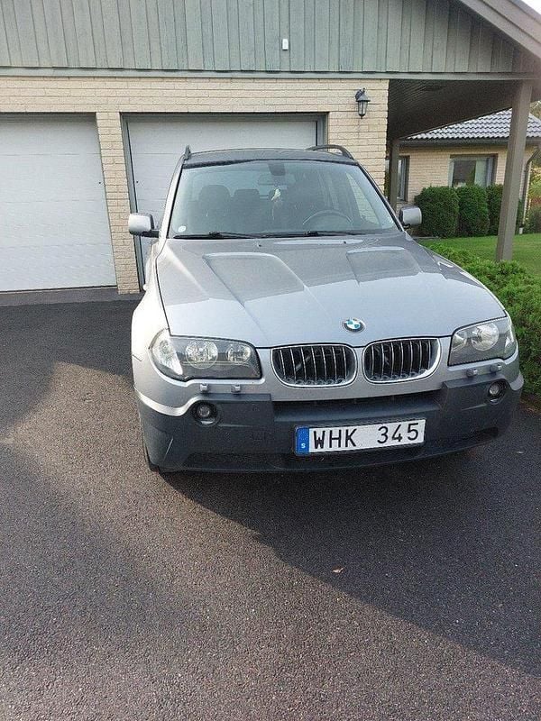Grå Begagnad 2005 BMW X3 SUV | 49 000 kr (Bra pris) - Bild 1/4