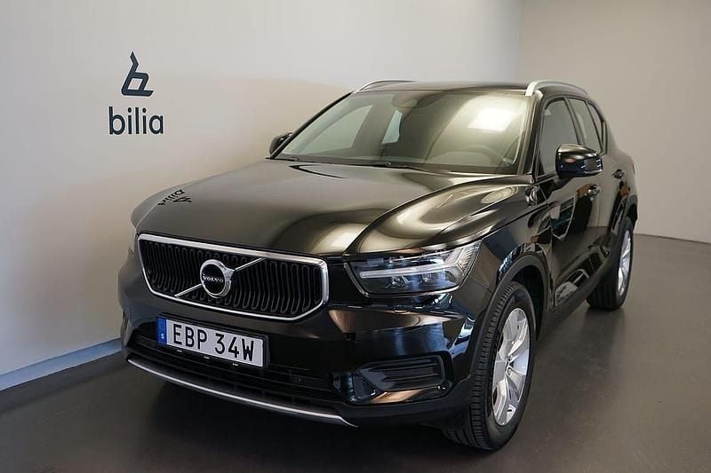 Svart Begagnad 2022 Volvo XC40 Momentum SUV | 274 000 kr (Bra pris) - Bild 1/3