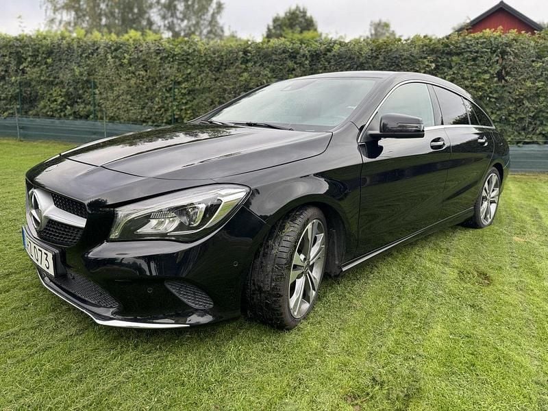 Svart Begagnad 2018 Mercedes CLA200 Shooting Brake Kombi | 250 000 kr (Dyr) - Bild 1/4