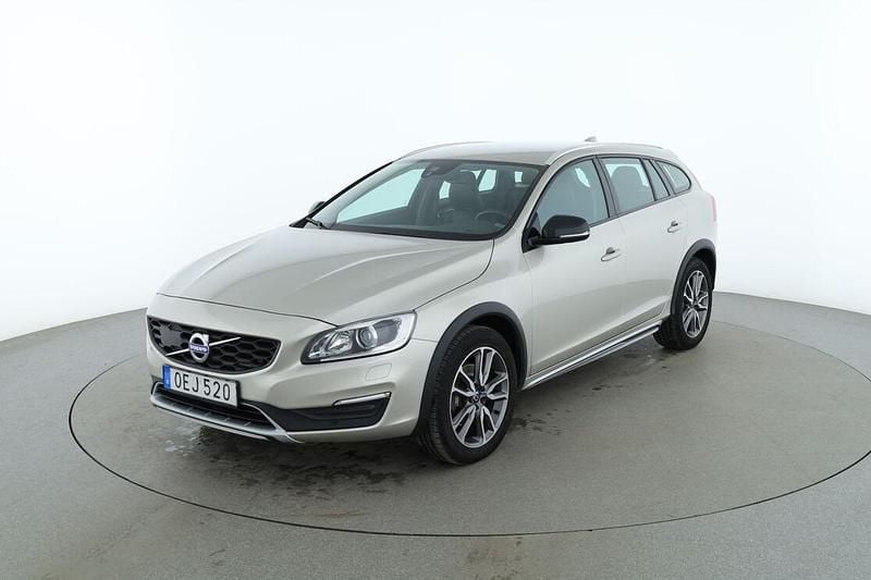 Ljusbrun Begagnad 2016 Volvo V60 CC Kombi | 185 000 kr (Superpris) - Bild 1/3