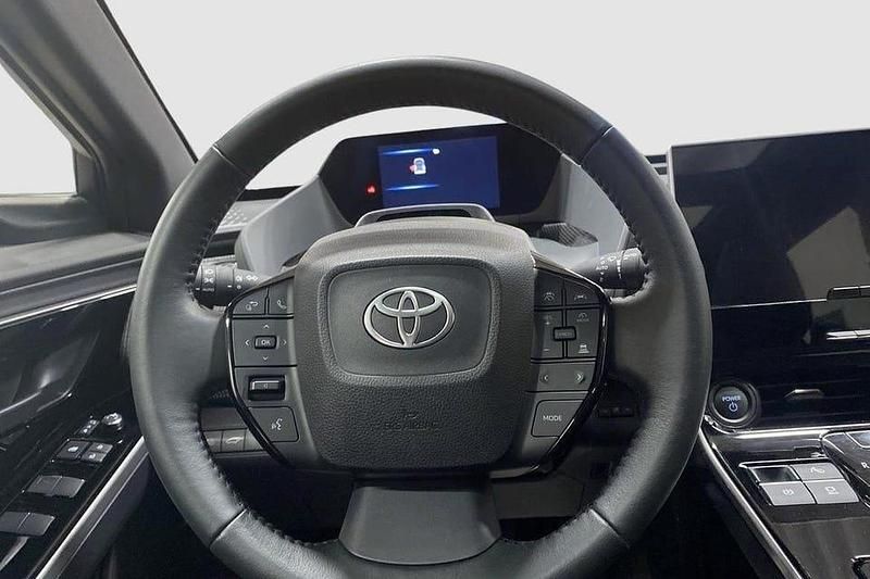 Begagnad Toyota bZ4X Edition 252 kW (343 HK) 2024 Silver SUV