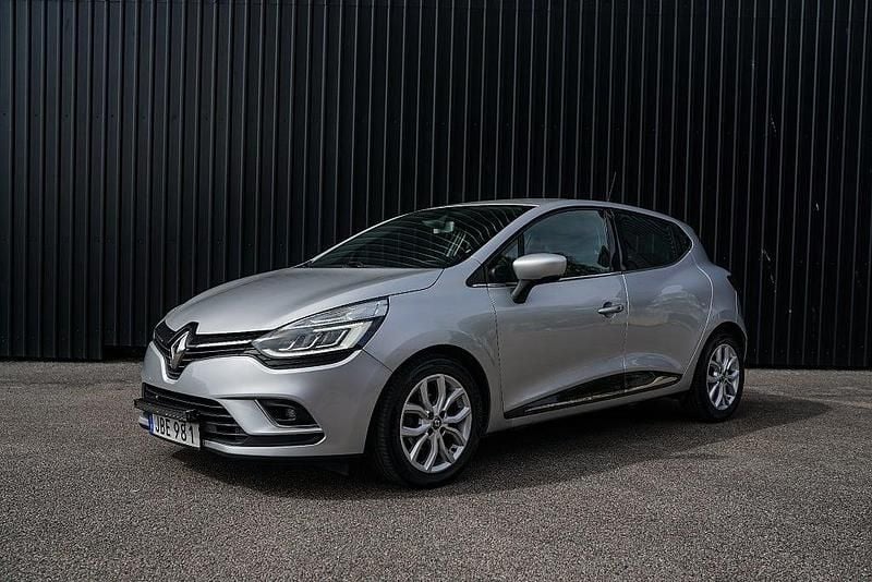 Silver Begagnad 2016 Renault Clio IV Iconic Halvkombi | 83 990 kr (Marknadspris) - Bild 1/4